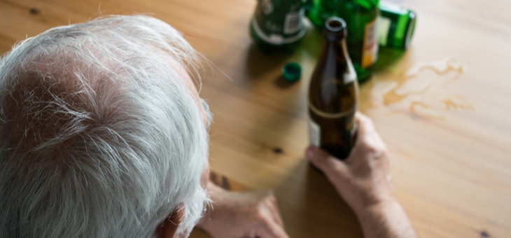 Older Australians more likely to abuse alcohol, study finds