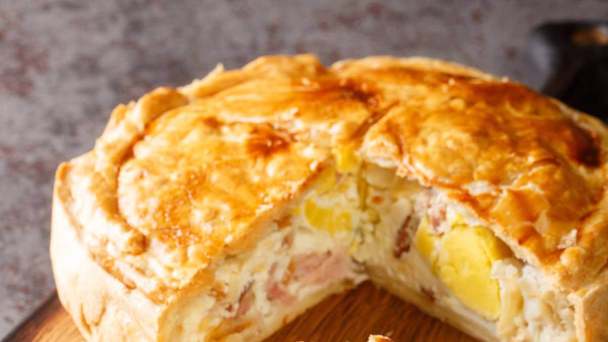 bacon and egg pie