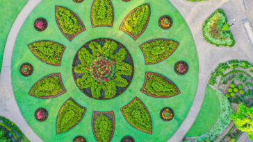 floral artwork in brisban botanical gardens