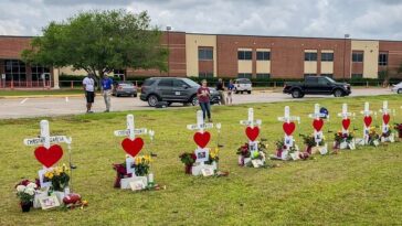 memorial to murdered children outside American school