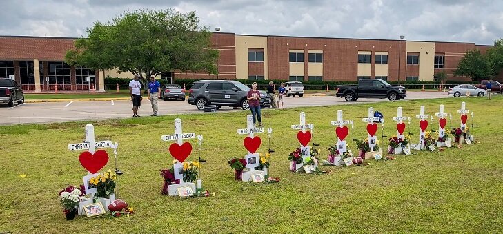 memorial to murdered children outside American school