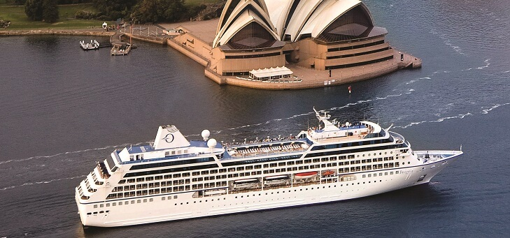oceania cruise liner in sydney harbour