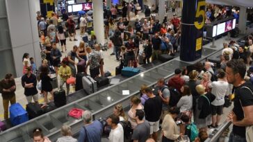 airport chaos at baggage claim