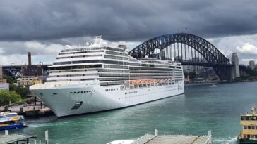 cruises docked in sydney harbour