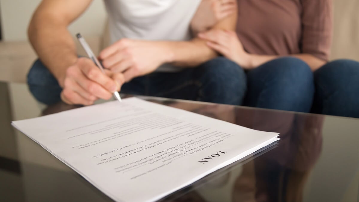 couple signing mortgage documents
