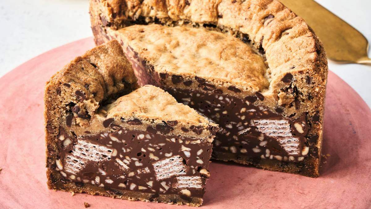Chocolate hazelnut cookie pie