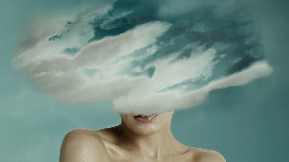 woman experiencing brain fog