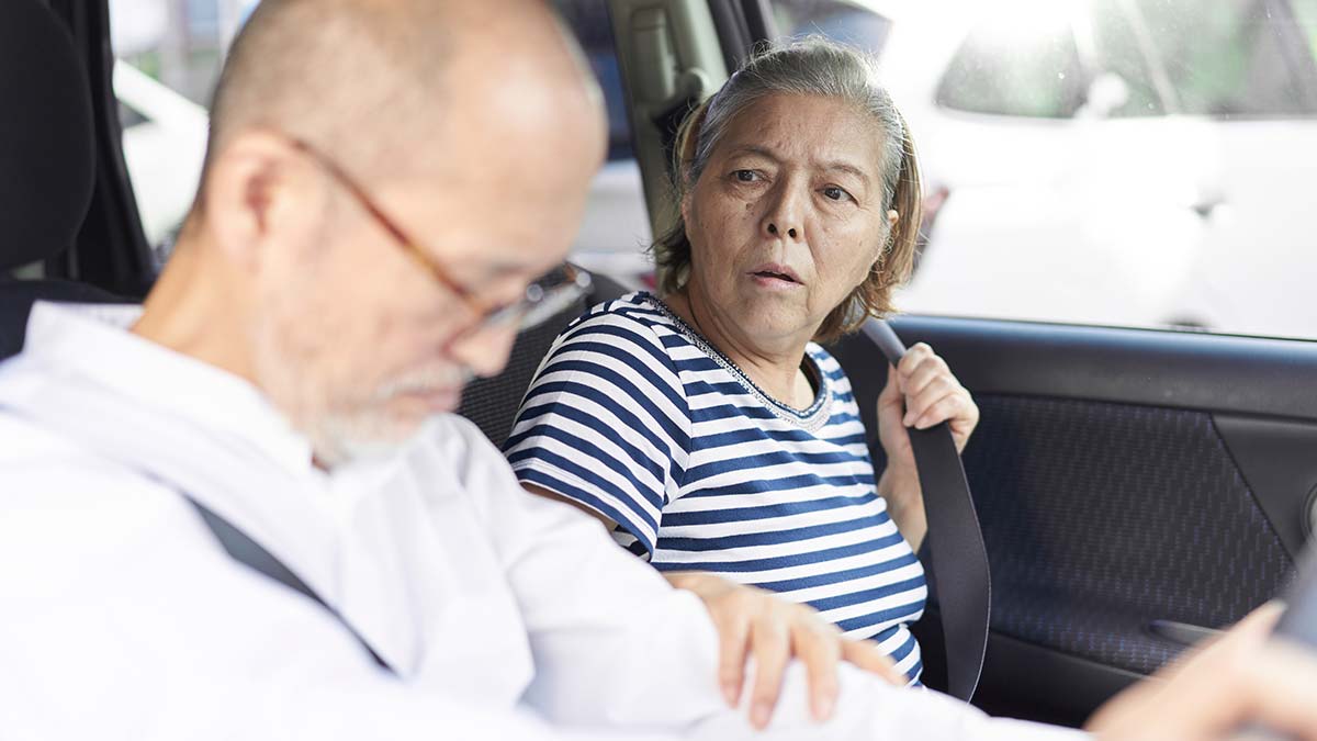 older man asleep at the wheel time to stop driving