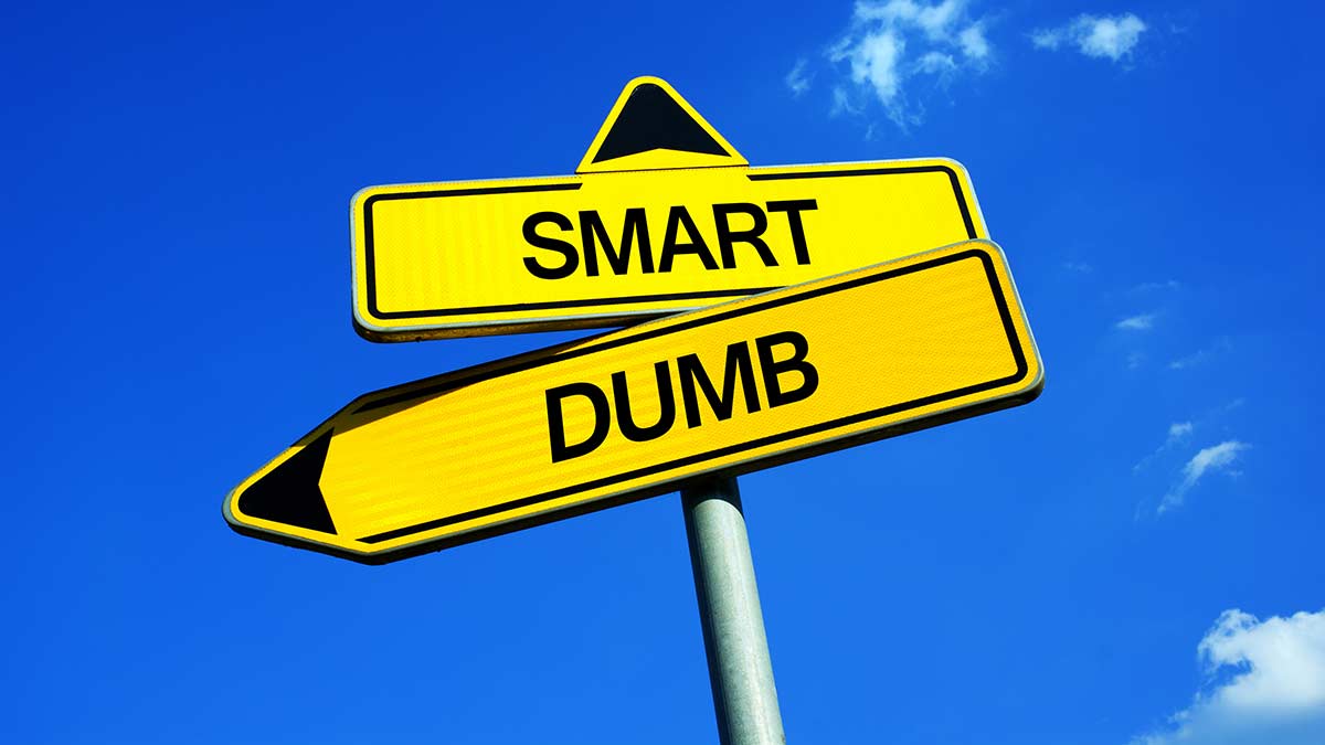 street sign saying dumb and one saying smart