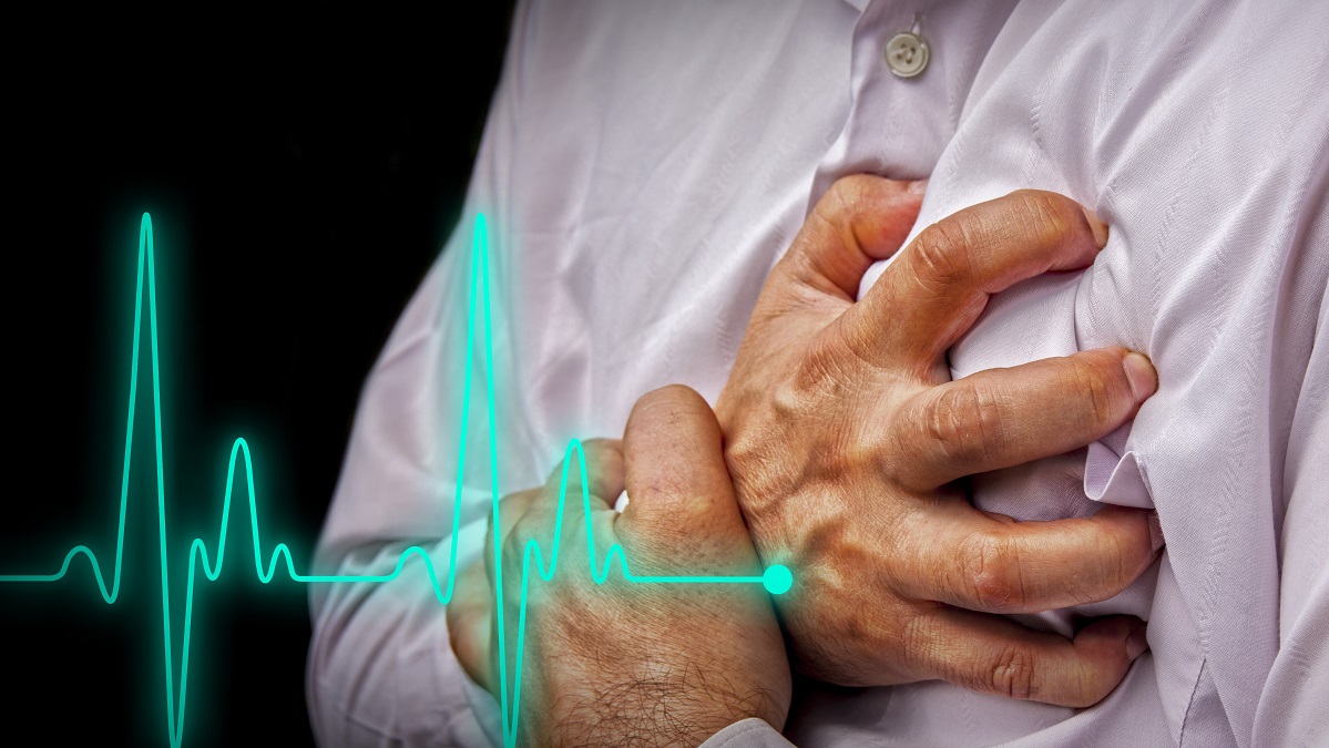 be aware of these heart attack warning signs