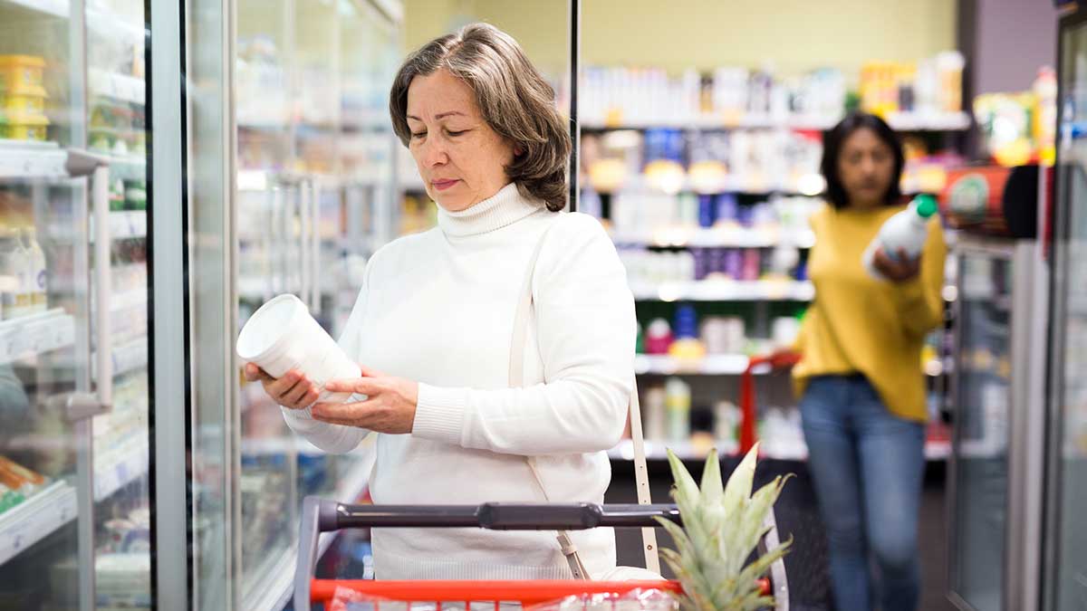 woman looking at food claims on food packaging