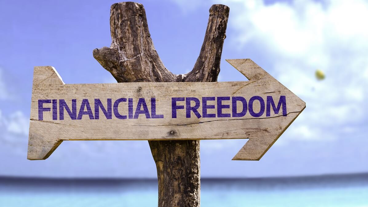 sign pointing to financial freedom