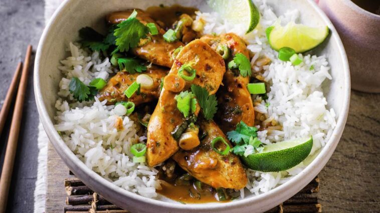Sticky peanut butter chicken with rice