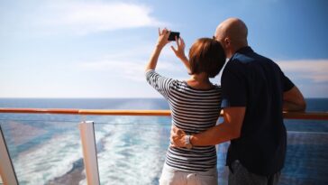 couple taking selfie on cruise