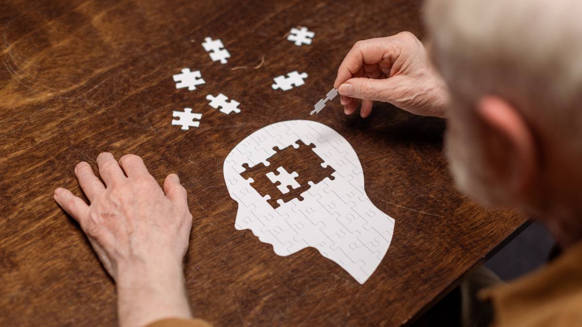 Dementia graphic showing a jigsaw in the brain
