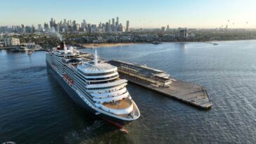 Cunard ship Queen Elizabeth at Port Melbourne