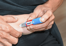 Women injecting herself in the stomach with an Ozempic semaglutide needle