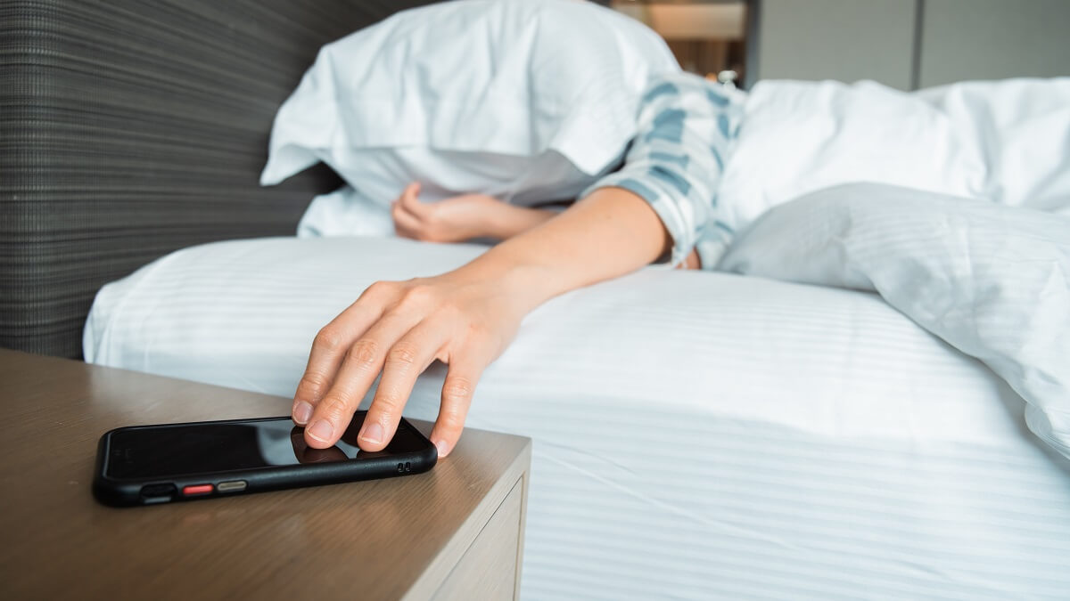 Is it bad to keep snoozing your alarm? YourLifeChoices