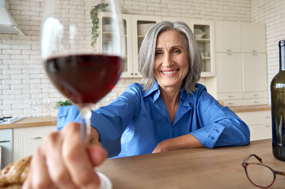 New study reveals the surprising alcohol limit linked to dementia ...