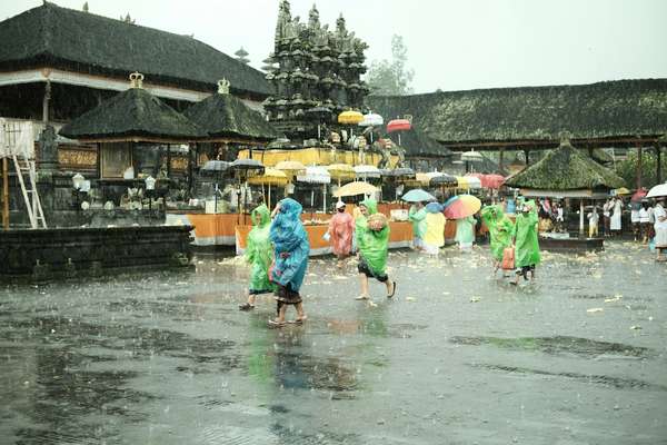 Australian holidaymakers caught in Bali's worst flooding disaster in years