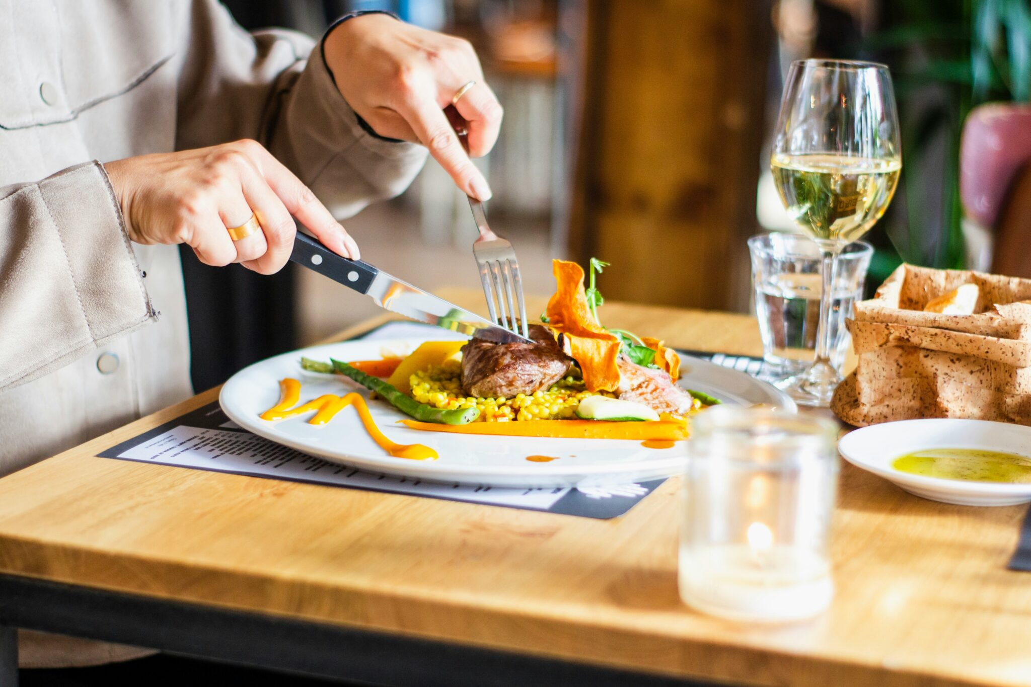 Dining etiquette rules that still matter today | YourLifeChoices
