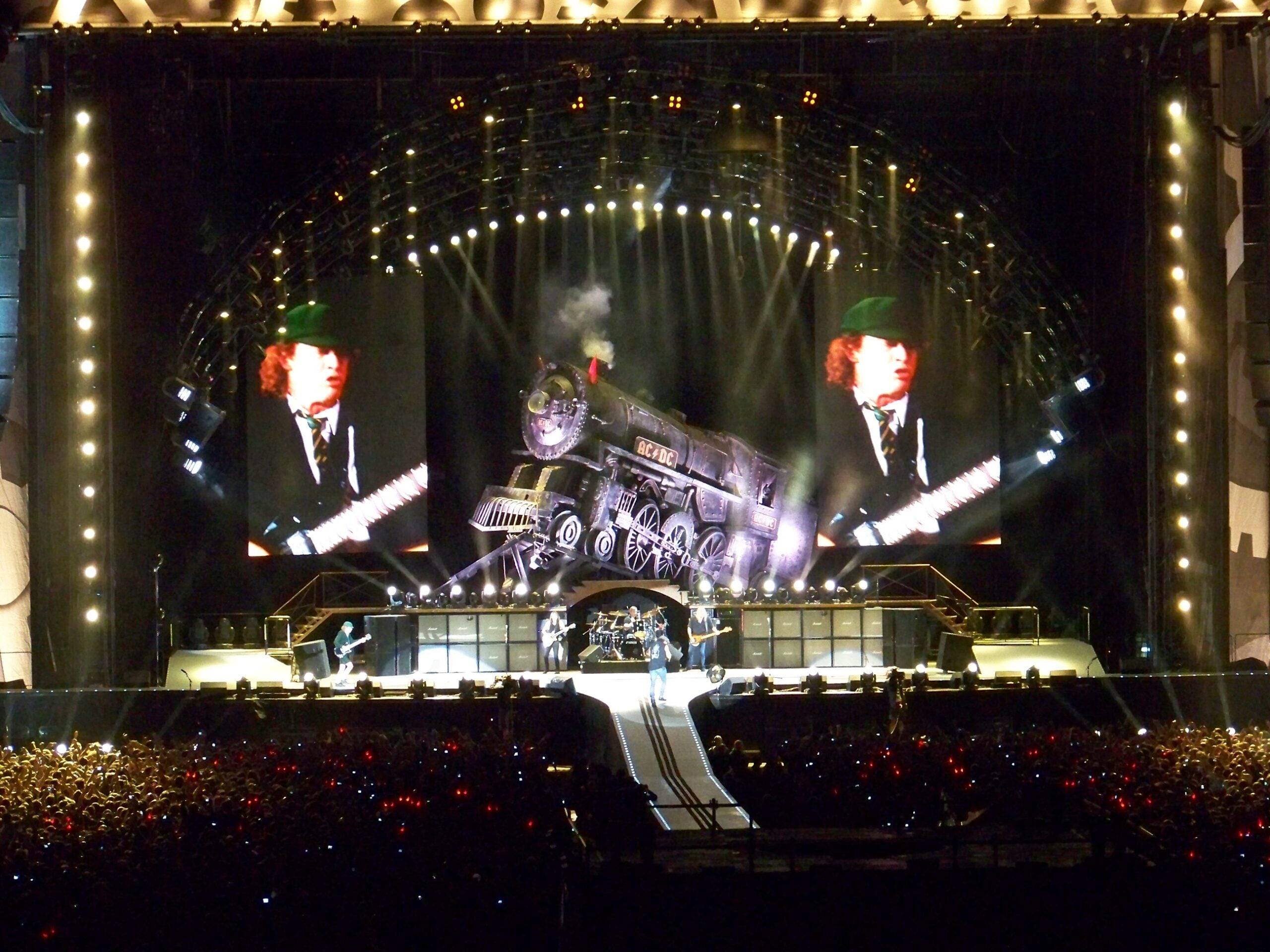 Fans called it ‘cringe’—why AC/DC’s Sydney concert had everyone talking ...