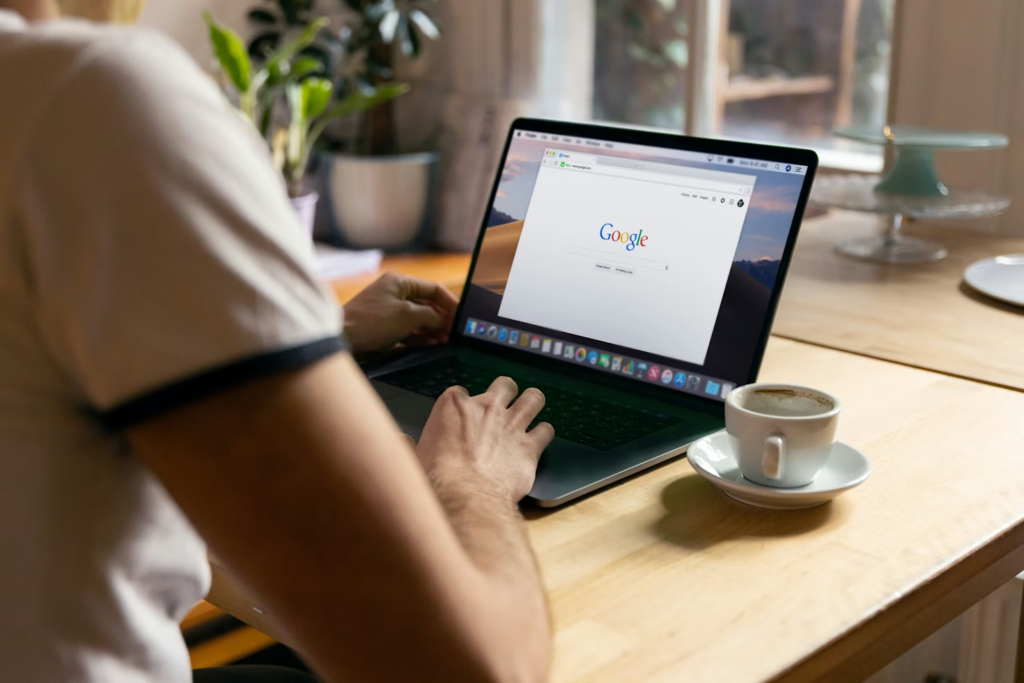 Scammers use fake Google reviews to pressure businesses and mislead you ...