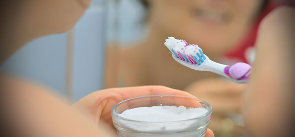 How to … whiten your teeth naturally