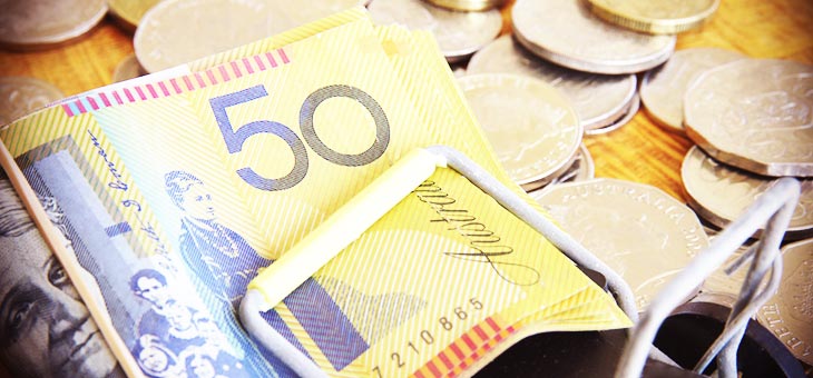 mouse trap shut on an australian fifty dollar note