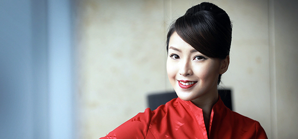 A Cathay Pacific flight attendant shares her make up secrets