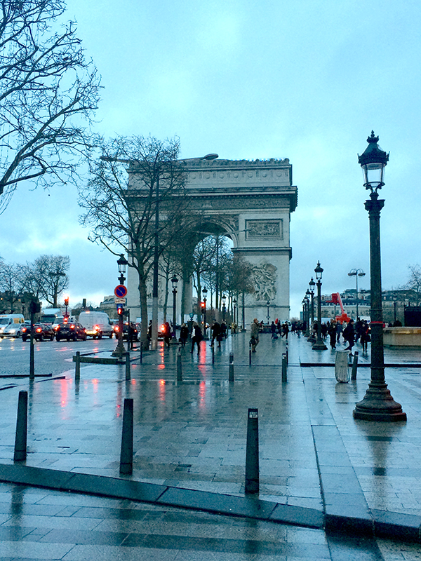 view of the arc de triomphe paris