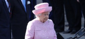 Queen hates selfies