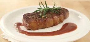 Steak in thyme gravy