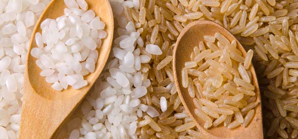 White rice and brown rice together to show bad carbs and good carbs